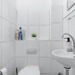 아파트 Tolles Design, Hochwertig, Vollausstattung, 3 Zimmer, Grosses Bad & Gaeste-wc, Grosse Kueche, 3 X Smart Tv, 11 Min Zum Hbf 뒤스부르크