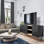 Tolles Design, Hochwertig, Vollausstattung, 3 Zimmer, Grosses Bad & Gaeste-wc, Grosse Kueche, 3 X Smart Tv, 11 Min Zum Hbf 뒤스부르크