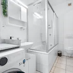 아파트 Tolles Design, Hochwertig, Vollausstattung, 3 Zimmer, Grosses Bad & Gaeste-wc, Grosse Kueche, 3 X Smart Tv, 11 Min Zum Hbf *