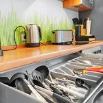 Tolles Design, Hochwertig, Vollausstattung, 3 Zimmer, Grosses Bad & Gaeste-wc, Grosse Kueche, 3 X Smart Tv, 11 Min Zum Hbf 아파트 뒤스부르크