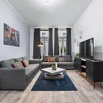 Tolles Design, Hochwertig, Vollausstattung, 3 Zimmer, Grosses Bad & Gaeste-wc, Grosse Kueche, 3 X Smart Tv, 11 Min Zum Hbf 아파트 뒤스부르크