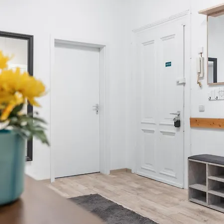 Tolles Design, Hochwertig, Vollausstattung, 3 Zimmer, Grosses Bad & Gaeste-wc, Grosse Kueche, 3 X Smart Tv, 11 Min Zum Hbf Daire Duisburg