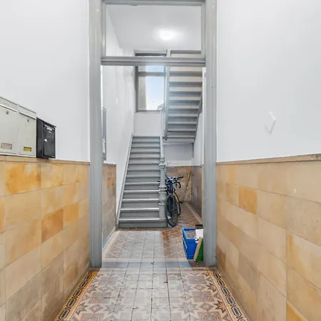 Daire Tolles Design, Hochwertig, Vollausstattung, 3 Zimmer, Grosses Bad & Gaeste-wc, Grosse Kueche, 3 X Smart Tv, 11 Min Zum Hbf *
