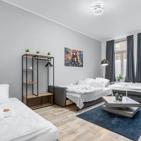 Daire Tolles Design, Hochwertig, Vollausstattung, 3 Zimmer, Grosses Bad & Gaeste-wc, Grosse Kueche, 3 X Smart Tv, 11 Min Zum Hbf