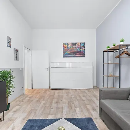 Daire Tolles Design, Hochwertig, Vollausstattung, 3 Zimmer, Grosses Bad & Gaeste-wc, Grosse Kueche, 3 X Smart Tv, 11 Min Zum Hbf