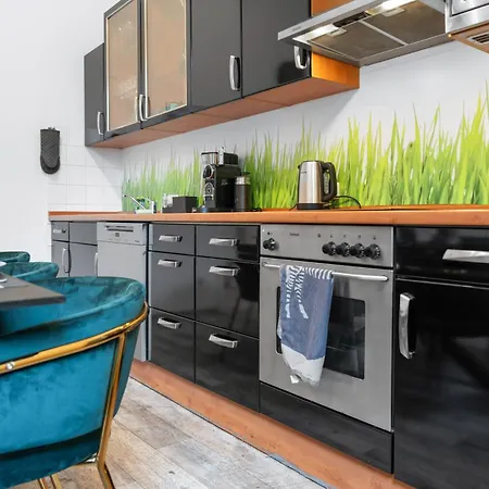 Tolles Design, Hochwertig, Vollausstattung, 3 Zimmer, Grosses Bad & Gaeste-wc, Grosse Kueche, 3 X Smart Tv, 11 Min Zum Hbf Daire