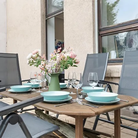 Daire Tolles Design, Hochwertig, Vollausstattung, 3 Zimmer, Grosses Bad & Gaeste-wc, Grosse Kueche, 3 X Smart Tv, 11 Min Zum Hbf