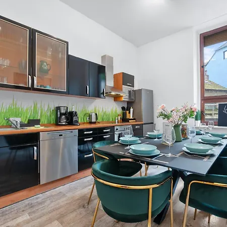 Tolles Design, Hochwertig, Vollausstattung, 3 Zimmer, Grosses Bad & Gaeste-wc, Grosse Kueche, 3 X Smart Tv, 11 Min Zum Hbf Daire Duisburg
