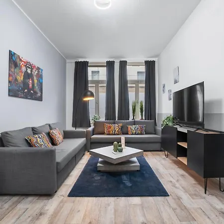 Tolles Design, Hochwertig, Vollausstattung, 3 Zimmer, Grosses Bad & Gaeste-wc, Grosse Kueche, 3 X Smart Tv, 11 Min Zum Hbf Apartment Duisburg