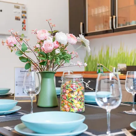 Tolles Design, Hochwertig, Vollausstattung, 3 Zimmer, Grosses Bad & Gaeste-wc, Grosse Kueche, 3 X Smart Tv, 11 Min Zum Hbf Apartment Duisburg