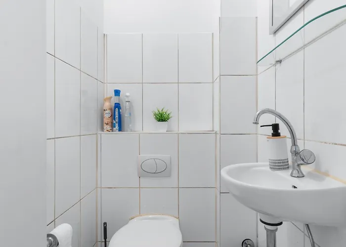 Lejlighed Tolles Design, Hochwertig, Vollausstattung, 3 Zimmer, Grosses Bad & Gaeste-wc, Grosse Kueche, 3 X Smart Tv, 11 Min Zum Hbf Duisburg