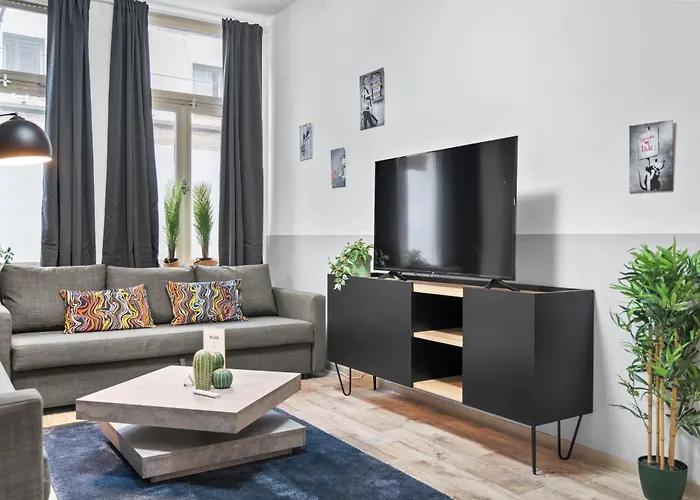 Tolles Design, Hochwertig, Vollausstattung, 3 Zimmer, Grosses Bad & Gaeste-wc, Grosse Kueche, 3 X Smart Tv, 11 Min Zum Hbf Duisburg