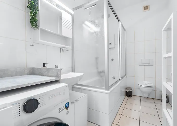 Lejlighed Tolles Design, Hochwertig, Vollausstattung, 3 Zimmer, Grosses Bad & Gaeste-wc, Grosse Kueche, 3 X Smart Tv, 11 Min Zum Hbf *