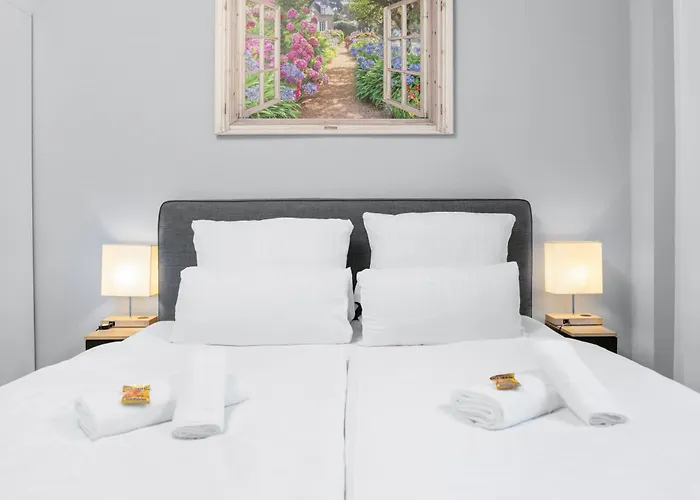 Tolles Design, Hochwertig, Vollausstattung, 3 Zimmer, Großes Bad&gäste-wc, Große Küche, 3 X Smart Tv, 11 Min Zum Hbf * Duisburg