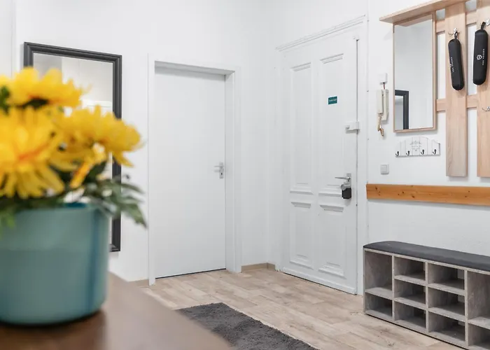 Tolles Design, Hochwertig, Vollausstattung, 3 Zimmer, Grosses Bad & Gaeste-wc, Grosse Kueche, 3 X Smart Tv, 11 Min Zum Hbf Lejlighed Duisburg