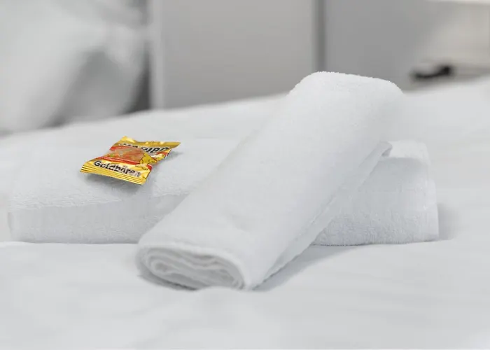 Tolles Design, Hochwertig, Vollausstattung, 3 Zimmer, Großes Bad&gäste-wc, Große Küche, 3 X Smart Tv, 11 Min Zum Hbf Duisburg