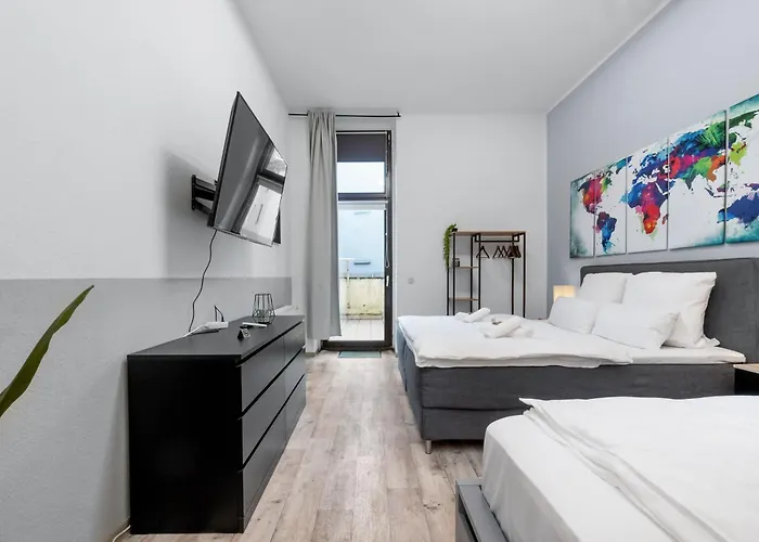 Tolles Design, Hochwertig, Vollausstattung, 3 Zimmer, Großes Bad&gäste-wc, Große Küche, 3 X Smart Tv, 11 Min Zum Hbf Duisburg