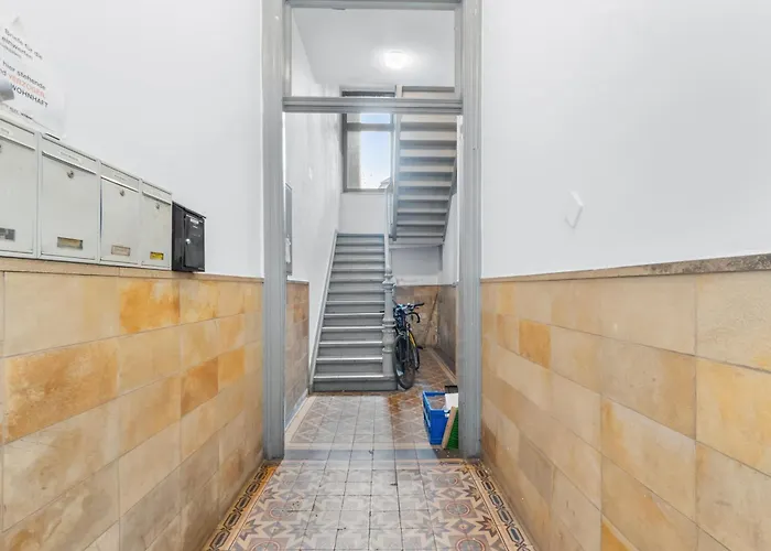 Apartment Tolles Design, Hochwertig, Vollausstattung, 3 Zimmer, Großes Bad&gäste-wc, Große Küche, 3 X Smart Tv, 11 Min Zum Hbf *