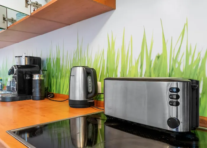 Tolles Design, Hochwertig, Vollausstattung, 3 Zimmer, Grosses Bad & Gaeste-wc, Grosse Kueche, 3 X Smart Tv, 11 Min Zum Hbf Lejlighed *