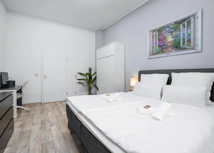 Tolles Design, Hochwertig, Vollausstattung, 3 Zimmer, Großes Bad&gäste-wc, Große Küche, 3 X Smart Tv, 11 Min Zum Hbf * Duisburg