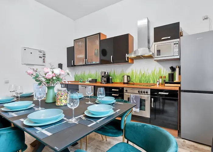 Tolles Design, Hochwertig, Vollausstattung, 3 Zimmer, Großes Bad&gäste-wc, Große Küche, 3 X Smart Tv, 11 Min Zum Hbf Apartment