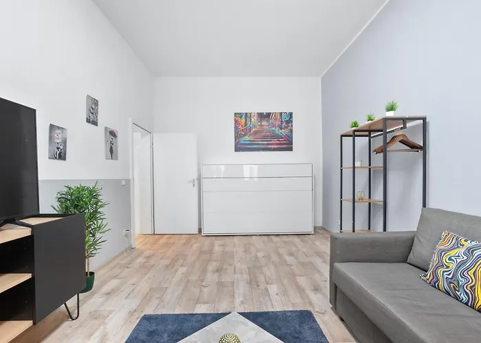 Apartment Tolles Design, Hochwertig, Vollausstattung, 3 Zimmer, Großes Bad&gäste-wc, Große Küche, 3 X Smart Tv, 11 Min Zum Hbf