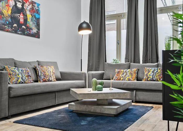 Apartment Tolles Design, Hochwertig, Vollausstattung, 3 Zimmer, Großes Bad&gäste-wc, Große Küche, 3 X Smart Tv, 11 Min Zum Hbf *