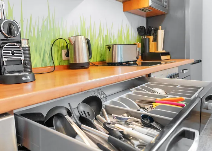 Tolles Design, Hochwertig, Vollausstattung, 3 Zimmer, Großes Bad&gäste-wc, Große Küche, 3 X Smart Tv, 11 Min Zum Hbf Apartment Duisburg